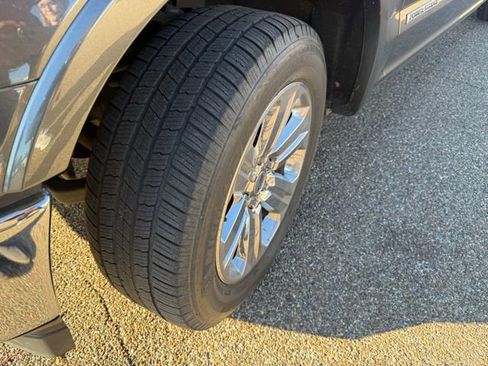 Used 2018 Ford F150 Lariat w/ Equipment Group 502A Luxury image 4