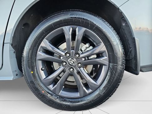 Certified 2024 Toyota Sienna XLE image 25