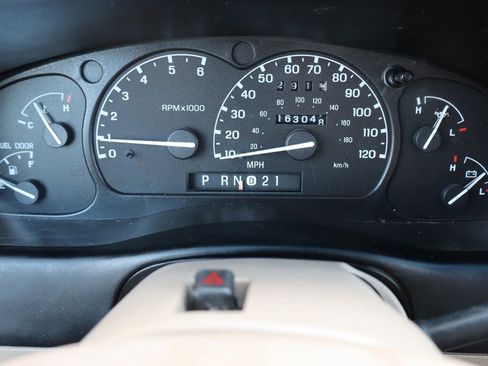 Used 2000 Ford Explorer Eddie Bauer image 32