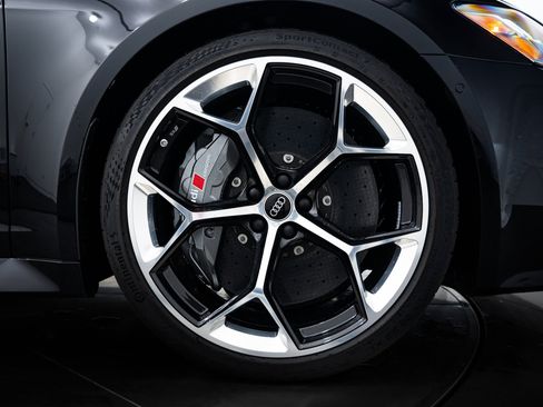 New 2025 Audi RS 6 performance image 21