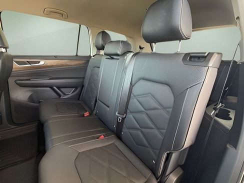 Used 2025 Volkswagen Atlas SE image 31