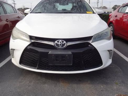 Used 2015 Toyota Camry XSE image 2