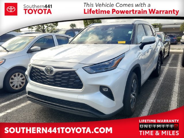 Used 2025 Toyota Highlander XLE FWD image 1