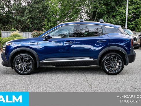 Used 2025 Nissan Kicks SR w/ SR Premium Package FWD image 9