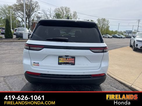 Used 2023 Jeep Grand Cherokee Altitude AWD/4WD image 4