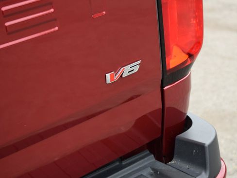 Used 2021 Chevrolet Colorado Z71 AWD/4WD image 15