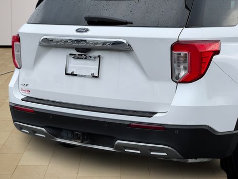 Used 2022 Ford Explorer XLT w/ Equipment Group 202A RWD image 36