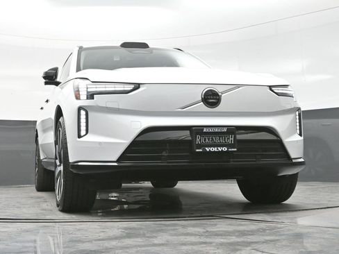 New 2025 Volvo EX90 Plus image 9