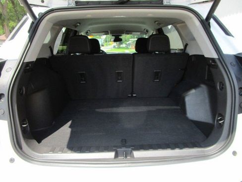 Used 2023 GMC Terrain SLE w/ Driver Convenience Package image 8