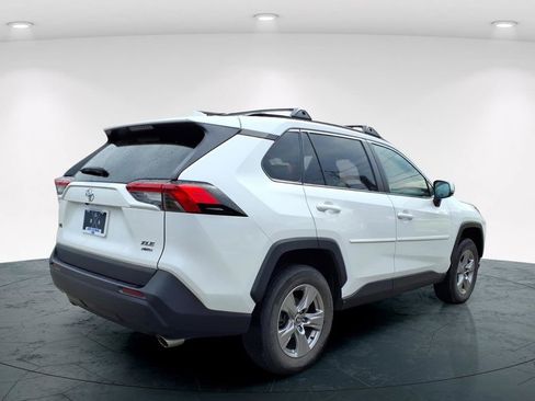 Used 2022 Toyota RAV4 XLE w/ Convenience Package image 8