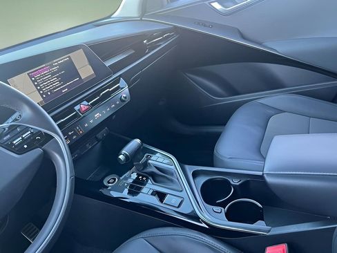 Used 2023 Kia Niro EX Touring image 14