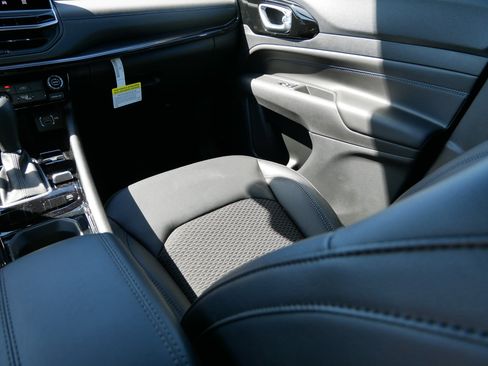 New 2026 Jeep Compass Latitude AWD/4WD image 11