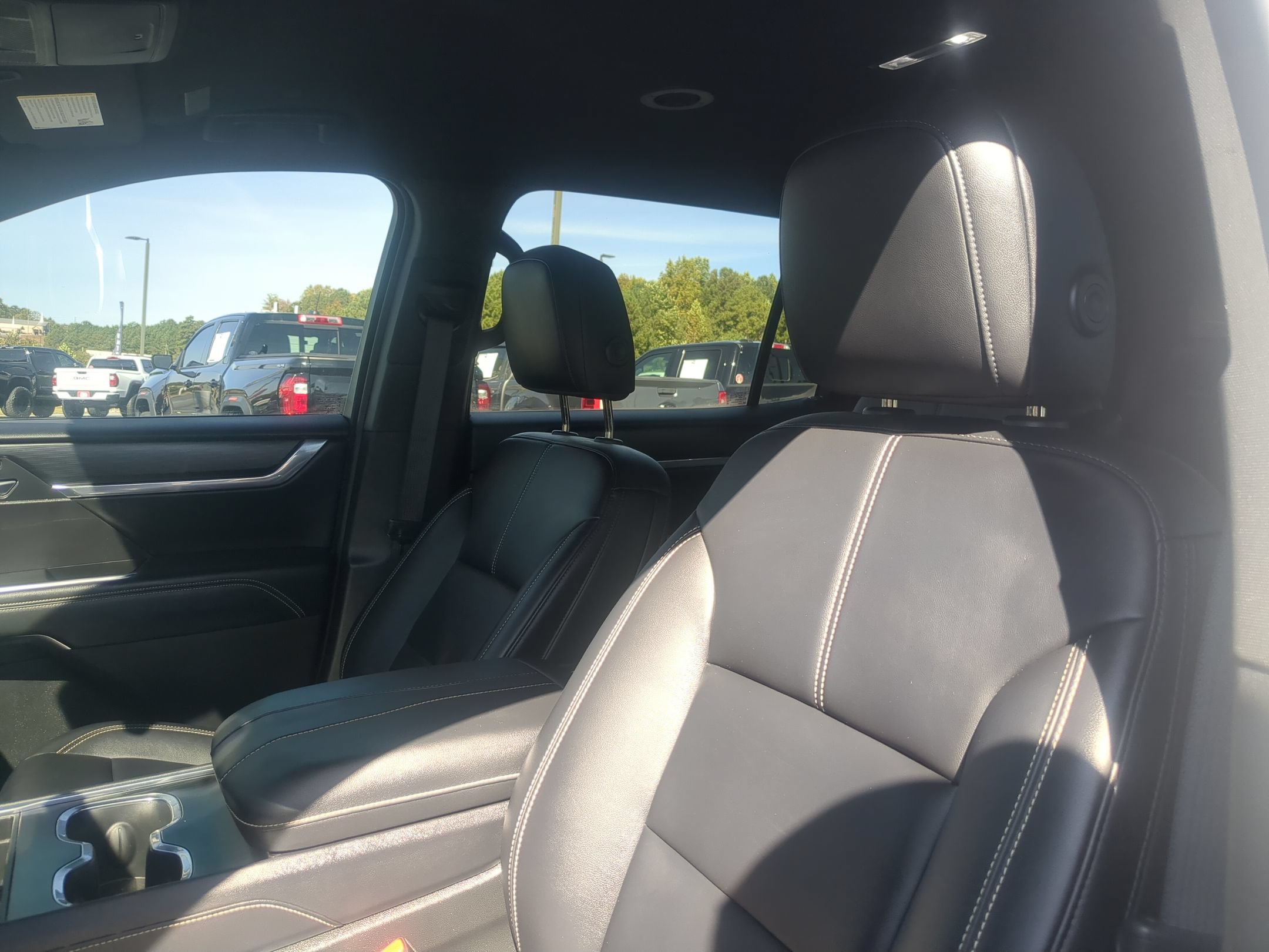 Used 2025 GMC Acadia Elevation w/ Elevation Premium Package FWD image 14