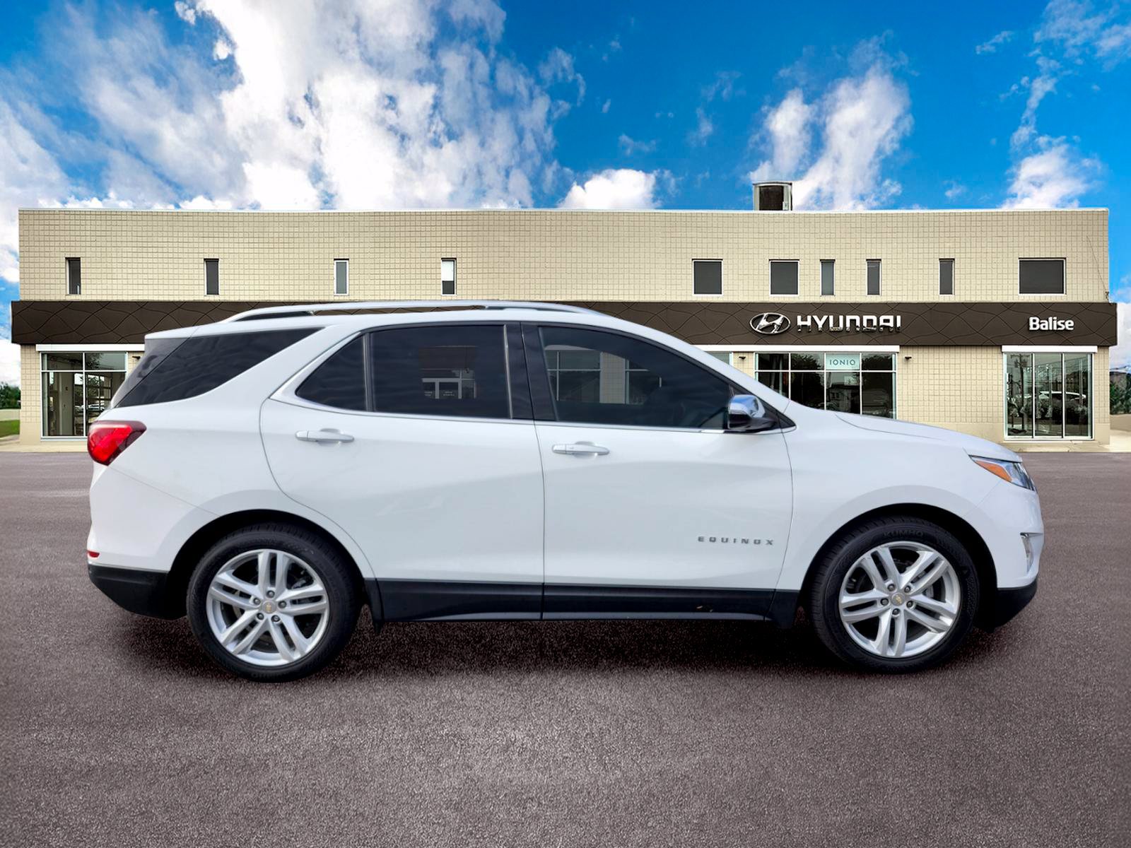 Used 2021 Chevrolet Equinox Premier FWD image 2