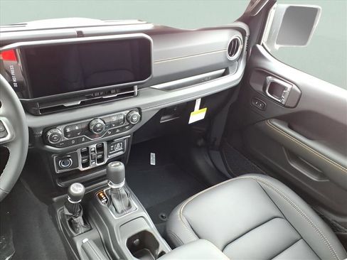 New 2026 Jeep Wrangler Unlimited Sahara AWD/4WD image 21