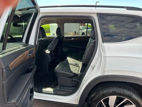 Used 2024 Volkswagen Atlas SE AWD/4WD image 21