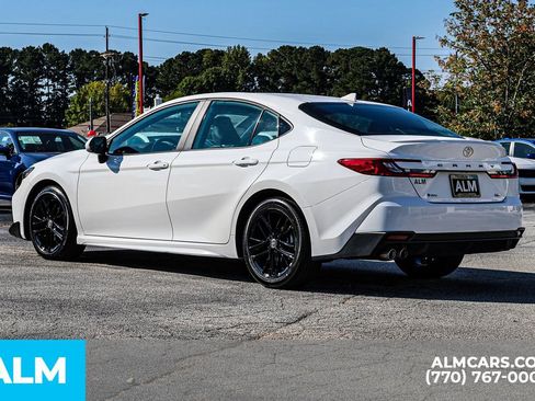 Used 2025 Toyota Camry SE image 7