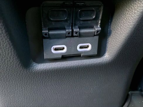 Used 2025 Toyota RAV4 XLE Premium image 32