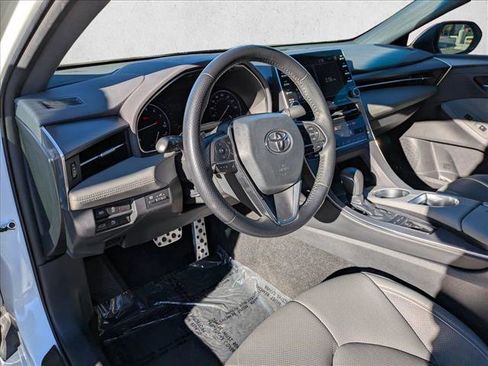 Used 2019 Toyota Avalon XSE image 10