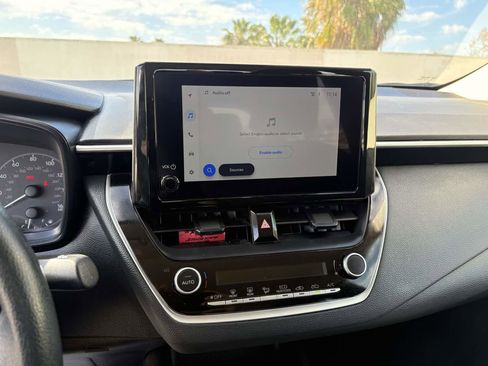 Used 2025 Toyota Corolla LE image 18