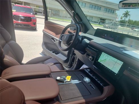 New 2026 Lincoln Navigator Reserve AWD/4WD image 34