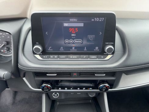 Used 2023 Nissan Rogue SV image 19