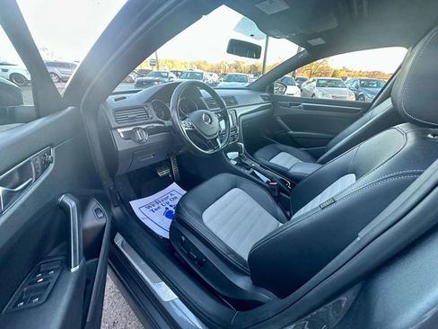 Used 2018 Volkswagen Passat GT image 5
