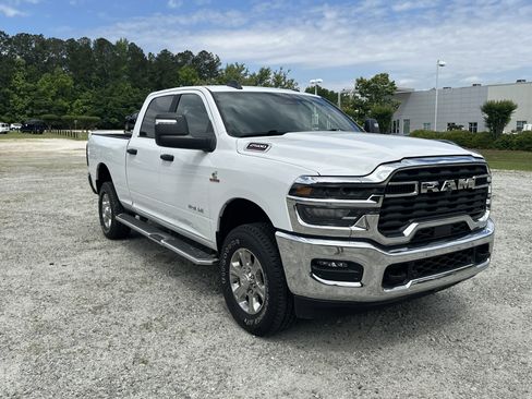 Used 2026 RAM 2500 Big Horn AWD/4WD image 3