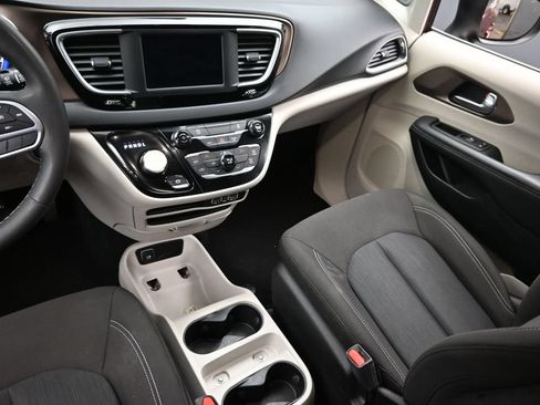 Used 2023 Chrysler Voyager LX FWD image 16