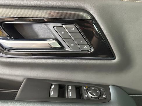 Used 2025 GMC Yukon AT4 w/ AT4 Premium Package image 23