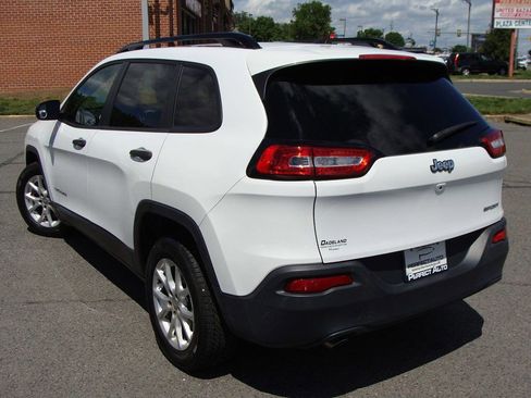 Used 2017 Jeep Cherokee Sport image 4