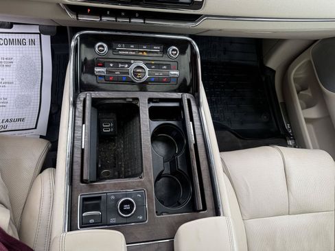 Used 2020 Lincoln Navigator L Reserve w/ Luxury Package AWD/4WD image 23