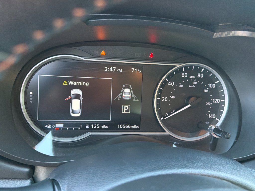 Used 2025 Nissan Versa SR w/ Trunk Package FWD image 23