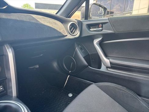 Used 2017 Toyota 86 RWD image 18