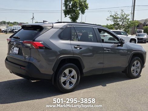 Used 2022 Toyota RAV4 XLE w/ Convenience Package AWD/4WD image 5