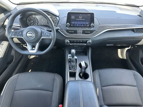 Used 2025 Nissan Altima 2.5 SV FWD image 18