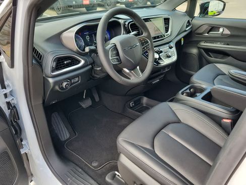 New 2026 Chrysler Pacifica Select FWD image 10