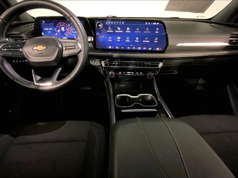 Used 2024 Chevrolet Traverse LT AWD/4WD image 17