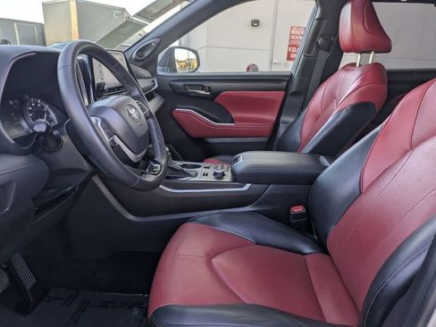 Used 2022 Toyota Highlander XSE image 26