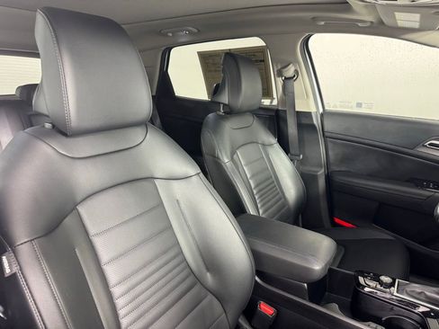 Used 2025 Kia Sportage SX image 31