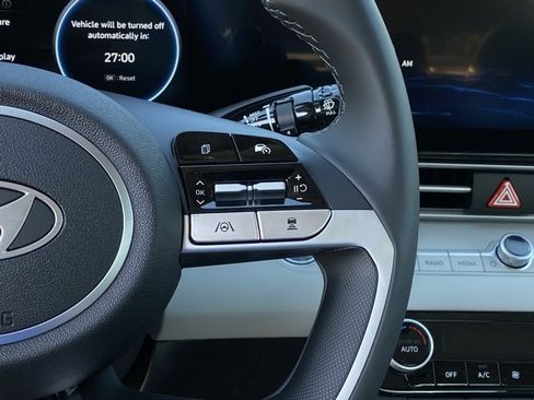 New 2025 Hyundai Elantra Limited image 15