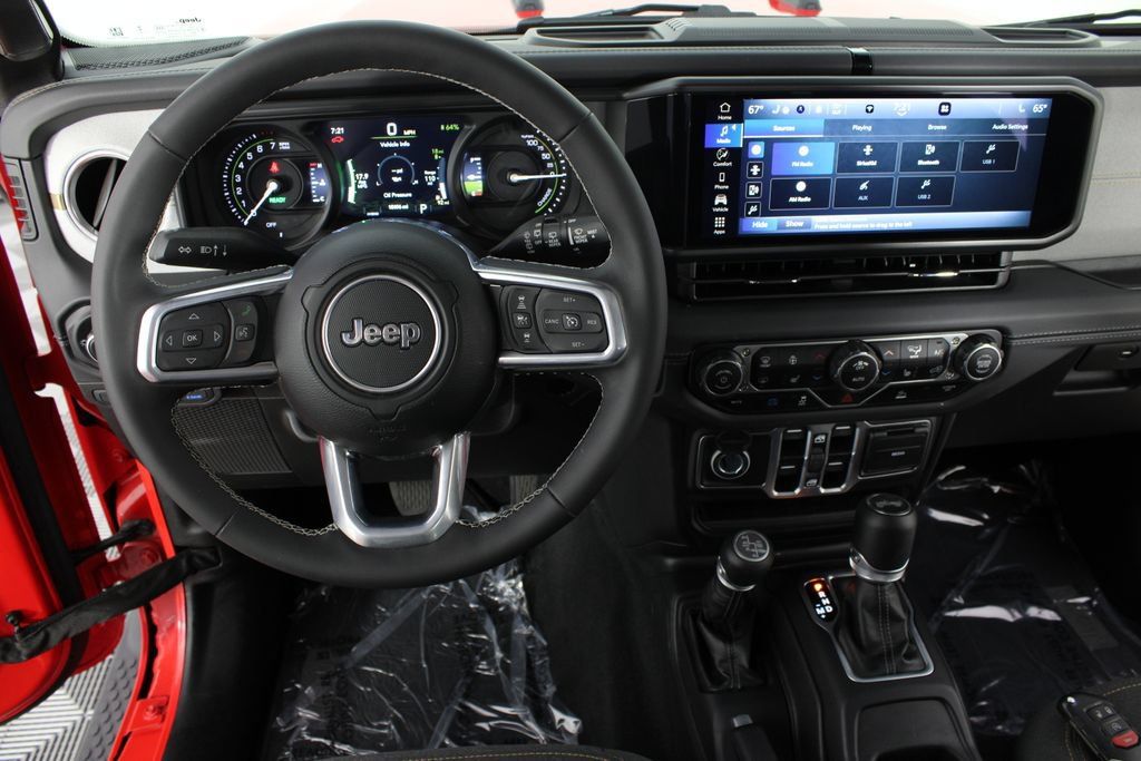 Used 2025 Jeep Wrangler Unlimited Sahara AWD/4WD image 10