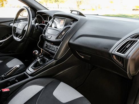 Used 2018 Ford Focus ST image 12