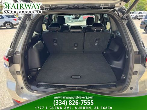 Used 2025 Jeep Grand Cherokee Altitude image 27
