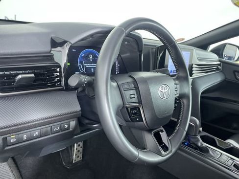 Used 2025 Toyota Camry SE FWD image 28