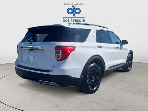 Used 2020 Ford Explorer XLT w/ Equipment Group 202A image 7