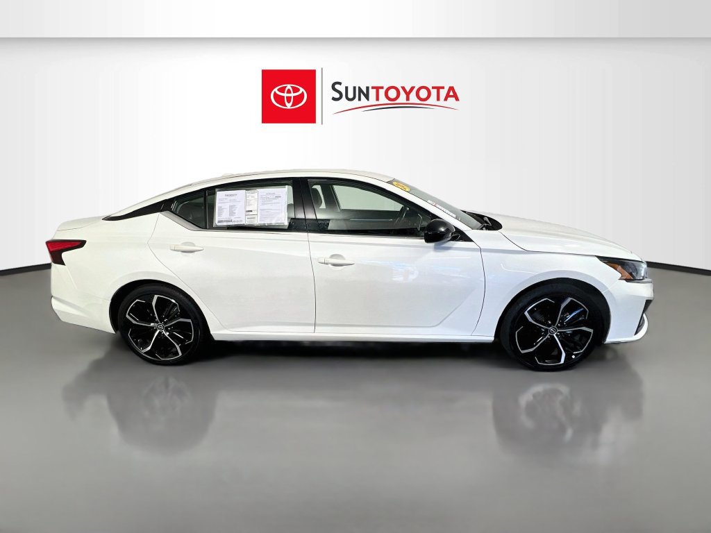 Used 2024 Nissan Altima 2.5 SR FWD image 2