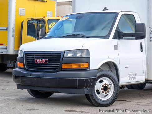 Used 2020 GMC Savana 3500 Extended w/ Driver Convenience Package image 3