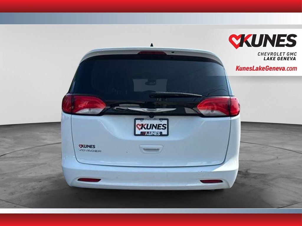 Used 2023 Chrysler Voyager LX FWD image 7