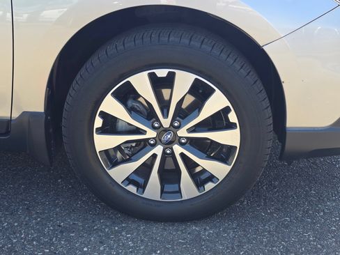 Used 2016 Subaru Outback 2.5i Limited AWD/4WD image 9